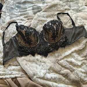34DD like new Victoria secret bra.